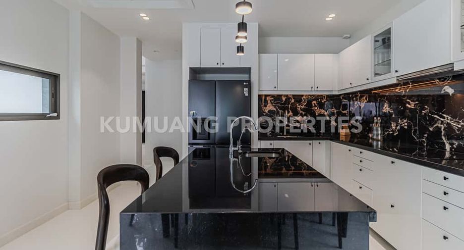 For rent 5 bedrooms house in Mueang Chiang Mai, Chiang Mai