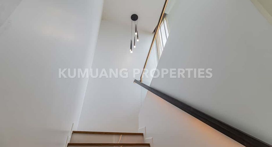 For rent 5 bedrooms house in Mueang Chiang Mai, Chiang Mai