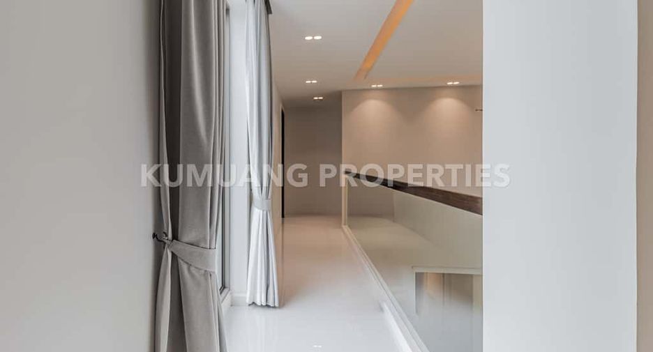 For rent 5 bedrooms house in Mueang Chiang Mai, Chiang Mai