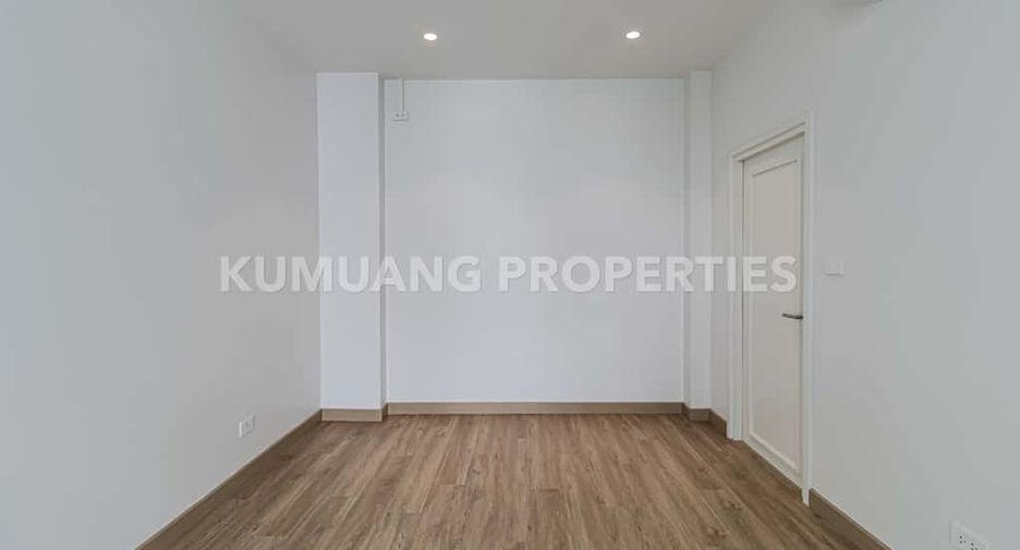 For rent 5 bedrooms house in Mueang Chiang Mai, Chiang Mai