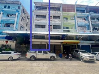 Local comercial en venta de 3 habitaciones en Bang Khun Thian, Bangkok
