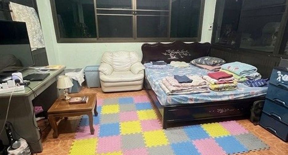 Local comercial en venta de 3 habitaciones en Bang Khun Thian, Bangkok