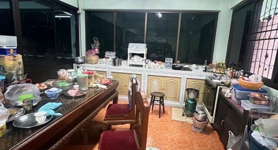 Local comercial en venta de 3 habitaciones en Bang Khun Thian, Bangkok
