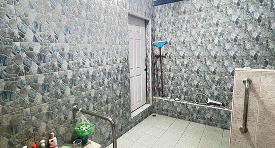 Local comercial en venta de 3 habitaciones en Bang Khun Thian, Bangkok