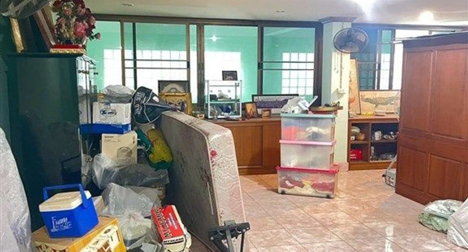 Local comercial en venta de 3 habitaciones en Bang Khun Thian, Bangkok