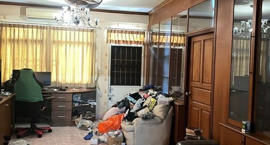 Local comercial en venta de 3 habitaciones en Bang Khun Thian, Bangkok