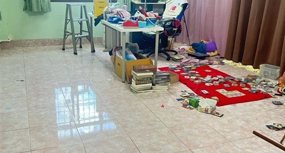 Local comercial en venta de 3 habitaciones en Bang Khun Thian, Bangkok