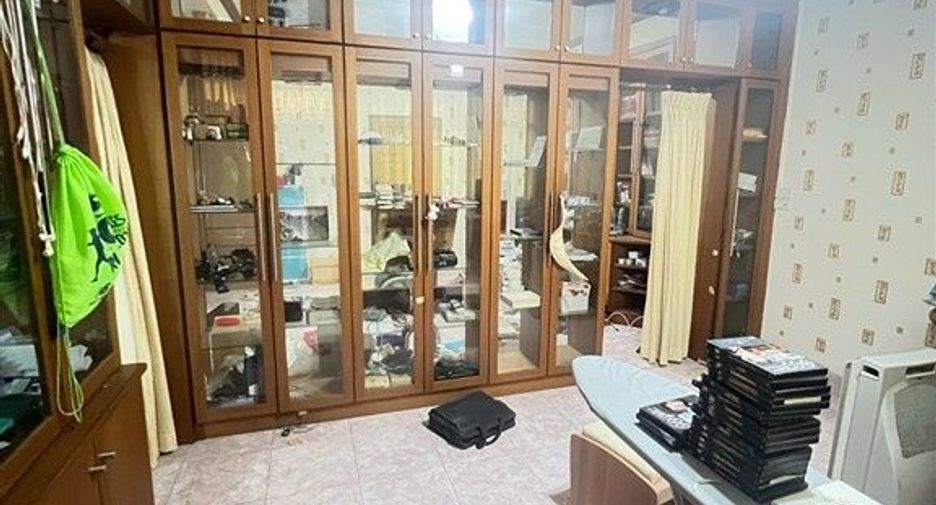 Local comercial en venta de 3 habitaciones en Bang Khun Thian, Bangkok