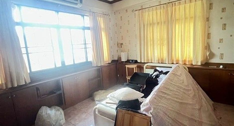 Local comercial en venta de 3 habitaciones en Bang Khun Thian, Bangkok