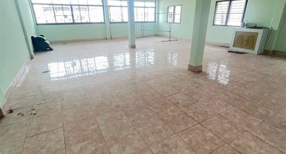 Local comercial en venta de 3 habitaciones en Bang Khun Thian, Bangkok