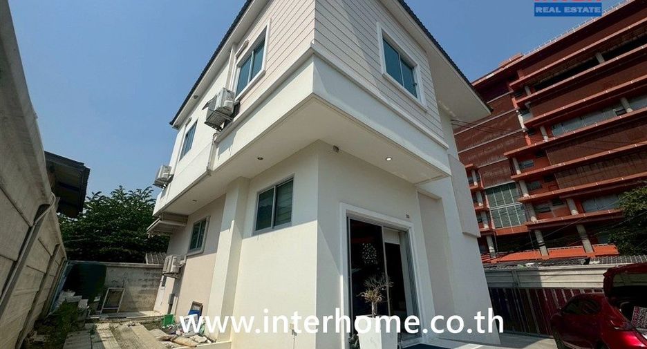 For rent そして for sale 4 ベッドルーム house in Mueang Nonthaburi, Nonthaburi
