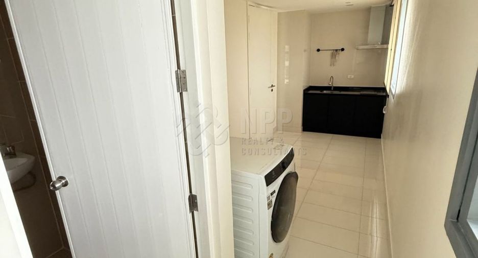 Condo en venta de 3 habitaciones en Yan Nawa, Bangkok