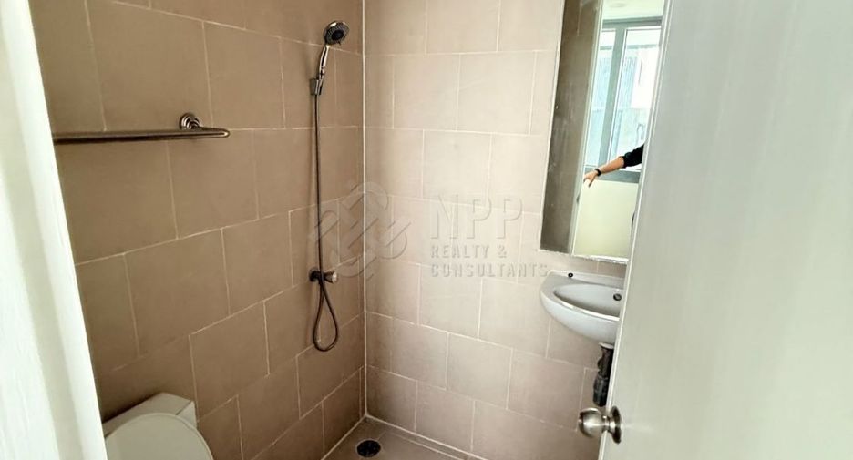 Condo en venta de 3 habitaciones en Yan Nawa, Bangkok