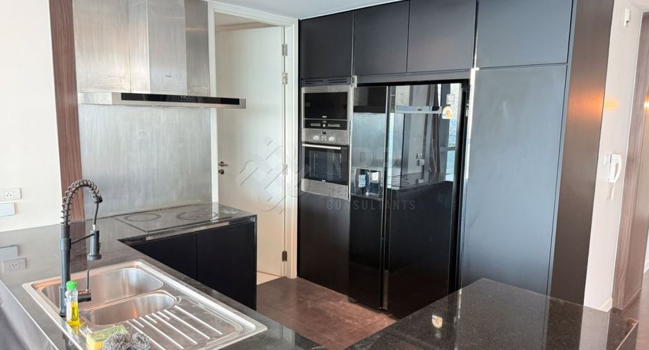 Condo en venta de 3 habitaciones en Yan Nawa, Bangkok