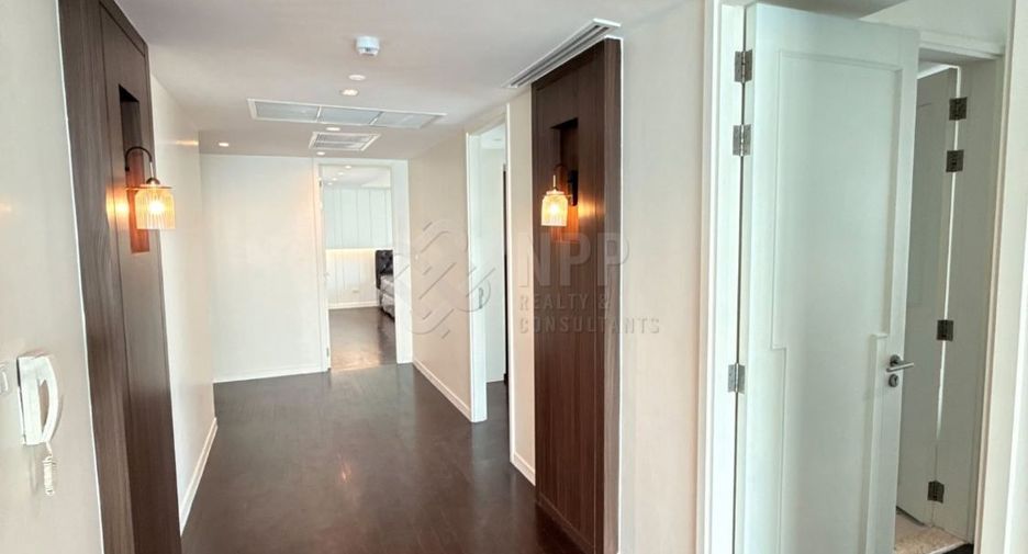 Condo en venta de 3 habitaciones en Yan Nawa, Bangkok