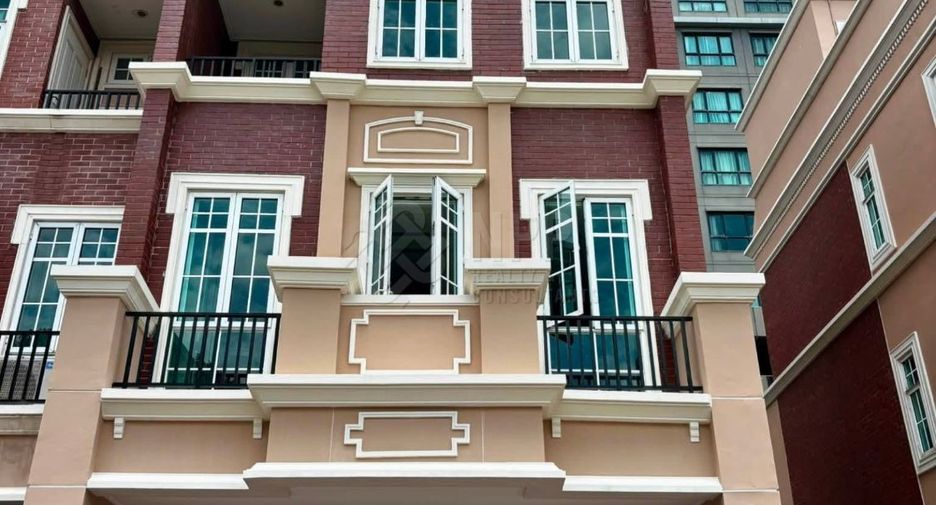Casa en alquiler de 4 habitaciones en Watthana, Bangkok