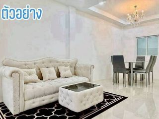 À vendre 3 chambres maison de ville à Si Racha, Chonburi