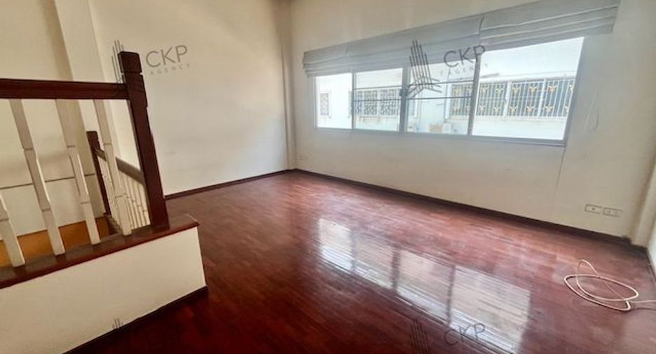 Casa adosada en venta de 3 habitaciones en Mueang Nonthaburi, Nonthaburi