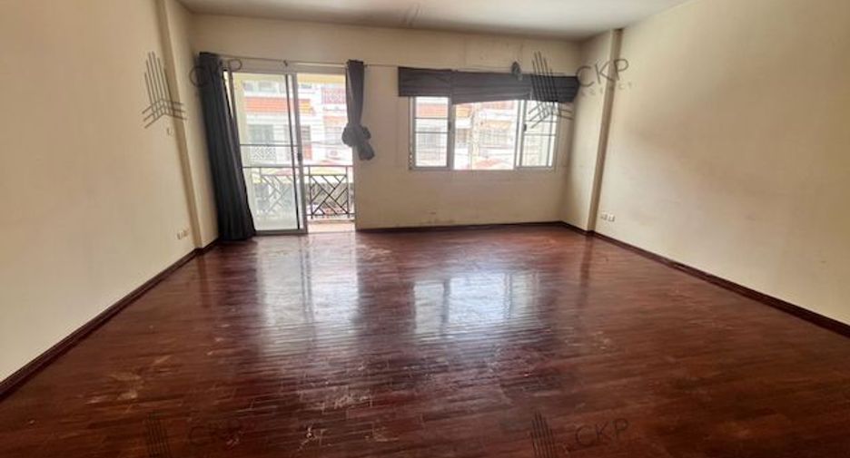 Casa adosada en venta de 3 habitaciones en Mueang Nonthaburi, Nonthaburi