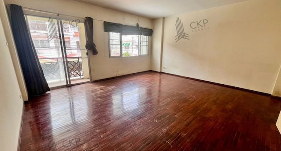 Casa adosada en venta de 3 habitaciones en Mueang Nonthaburi, Nonthaburi