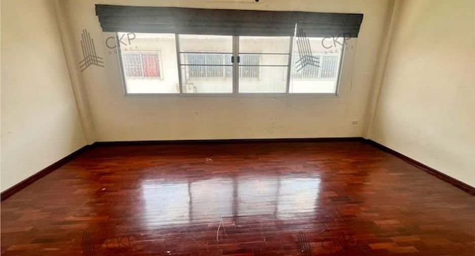 Casa adosada en venta de 3 habitaciones en Mueang Nonthaburi, Nonthaburi