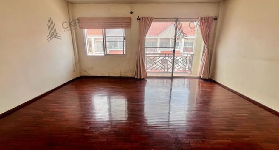 Casa adosada en venta de 3 habitaciones en Mueang Nonthaburi, Nonthaburi