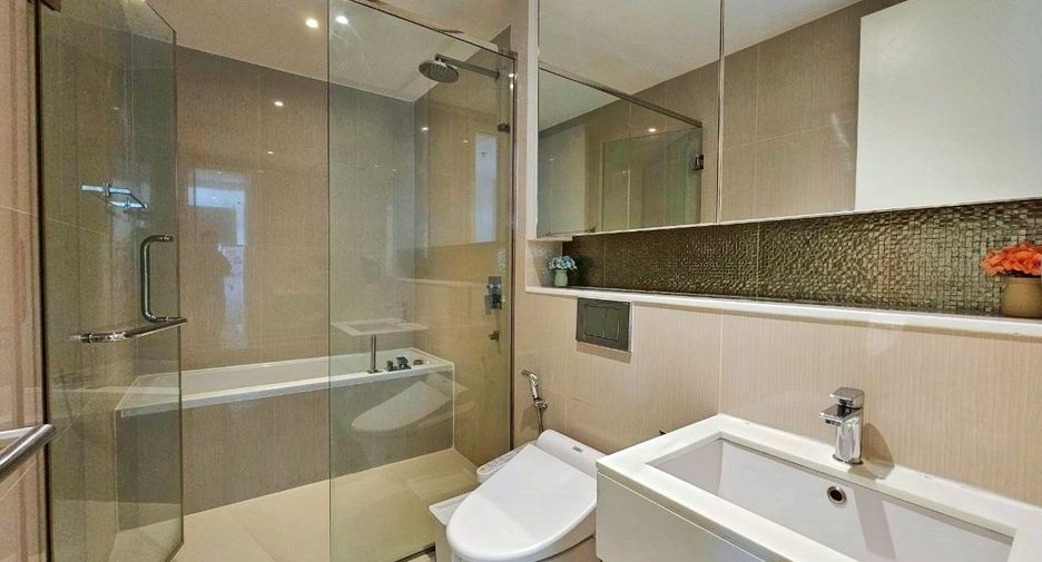 For rent and for sale 1 bed condo in Watthana, Bangkok