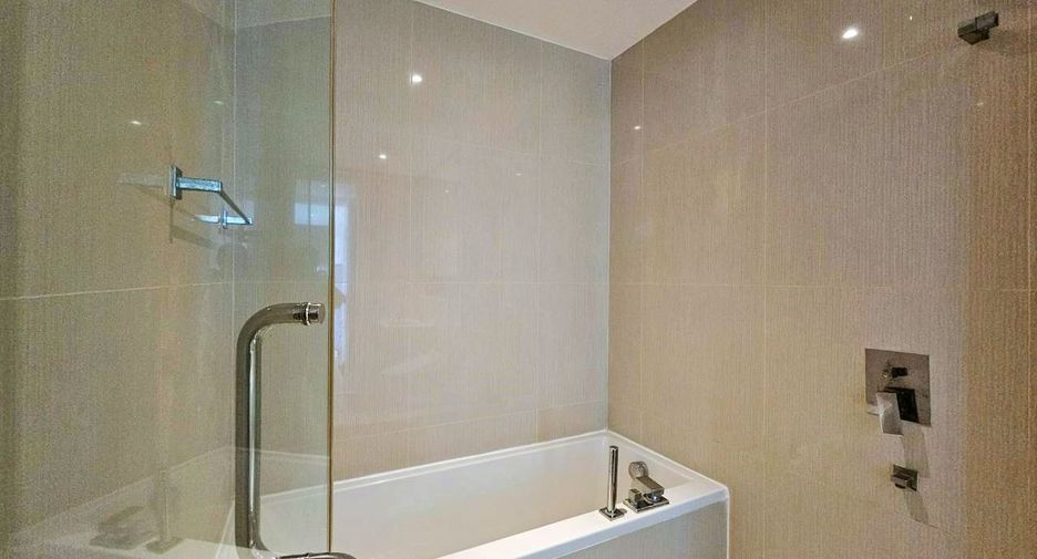 For rent and for sale 1 bed condo in Watthana, Bangkok