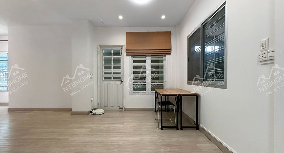 Casa adosada en venta de 4 habitaciones en Bang Kruai, Nonthaburi