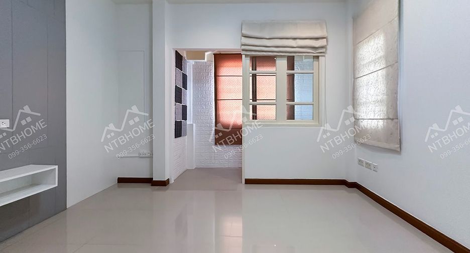 Casa adosada en venta de 4 habitaciones en Bang Kruai, Nonthaburi
