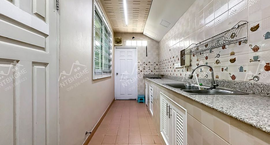 Casa adosada en venta de 4 habitaciones en Bang Kruai, Nonthaburi