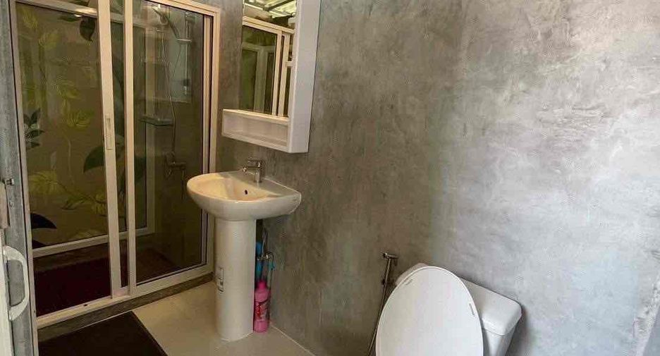 Local comercial en venta de 3 habitaciones en Din Daeng, Bangkok