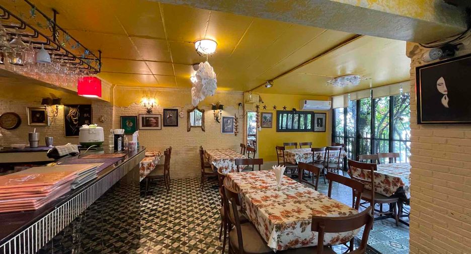 For sale 3 ベッドルーム retail Space in Din Daeng, Bangkok