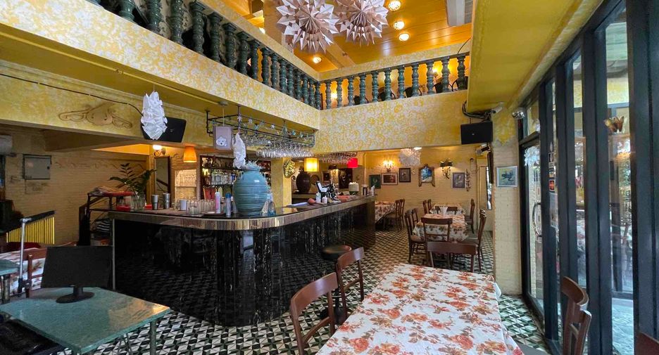 For sale 3 ベッドルーム retail Space in Din Daeng, Bangkok