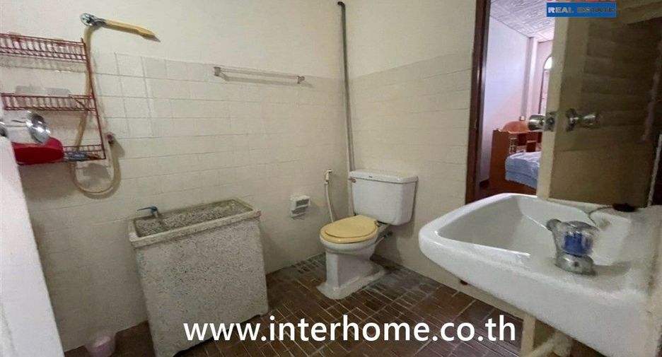 For sale 2 bedrooms townhouse in Bang Kapi, Bangkok