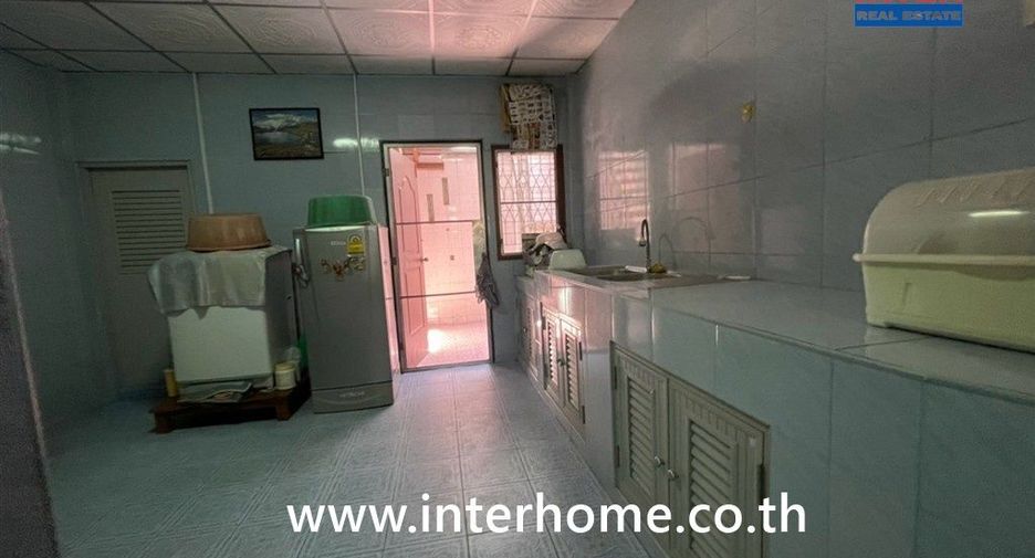 For sale 2 bedrooms townhouse in Bang Kapi, Bangkok