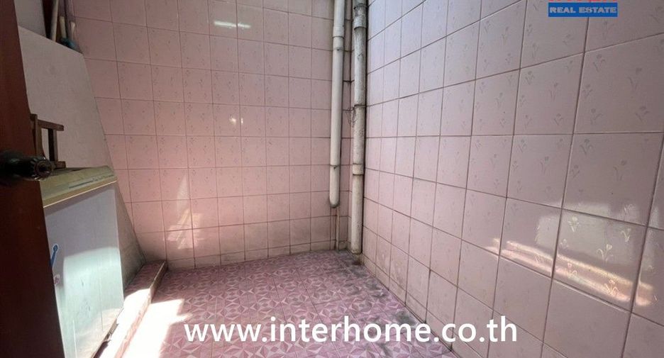 For sale 2 bedrooms townhouse in Bang Kapi, Bangkok