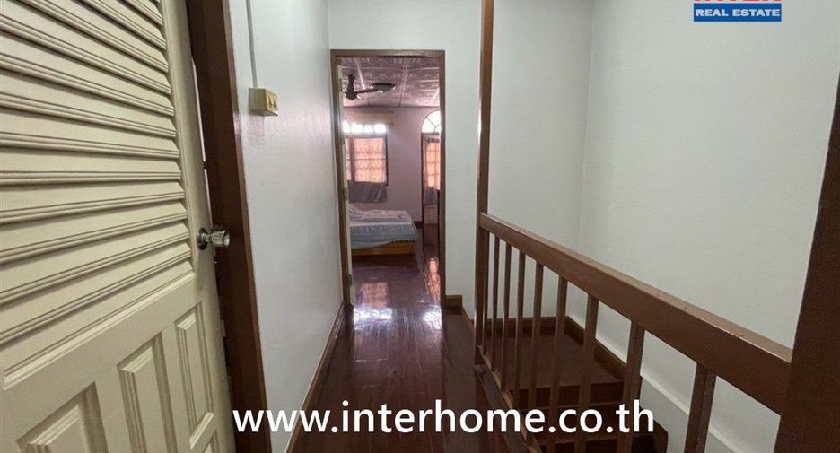 For sale 2 bedrooms townhouse in Bang Kapi, Bangkok
