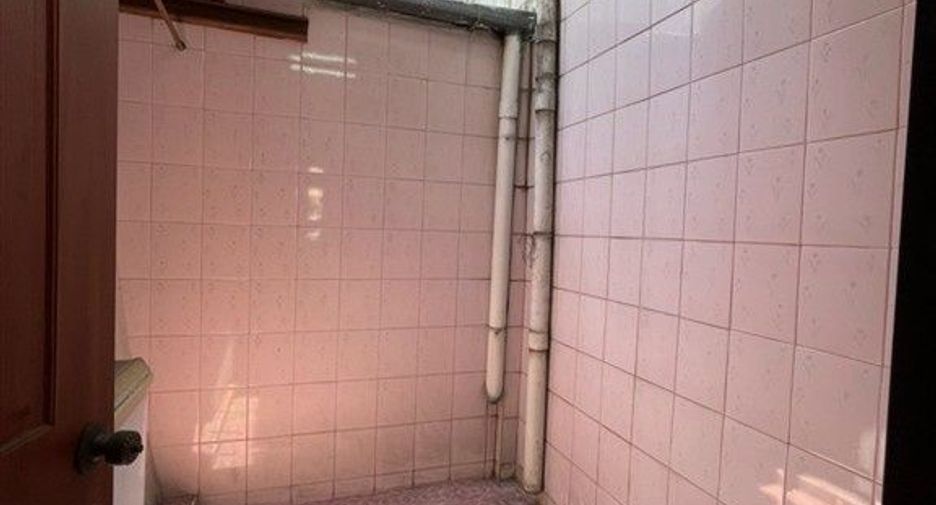 For sale 2 bedrooms townhouse in Bang Kapi, Bangkok
