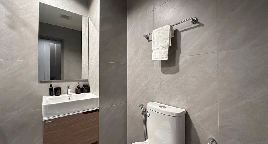 À vendre 1 chambre condo à Khlong Toei, Bangkok