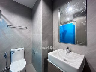 Condo en venta de 2 habitaciones en Khlong Toei, Bangkok