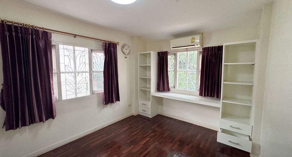 For sale 3 bedrooms house in Saphan Sung, Bangkok