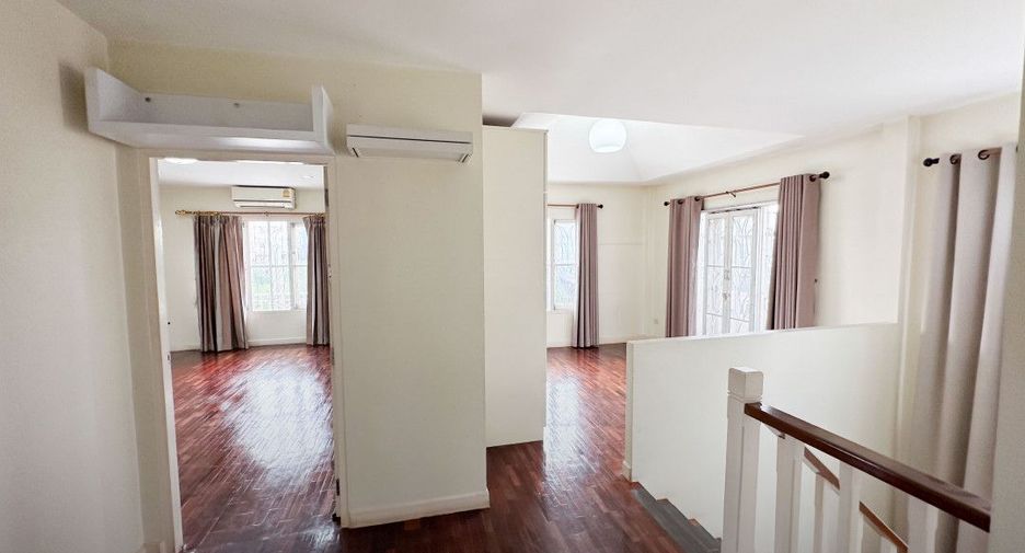 For sale 3 bedrooms house in Saphan Sung, Bangkok