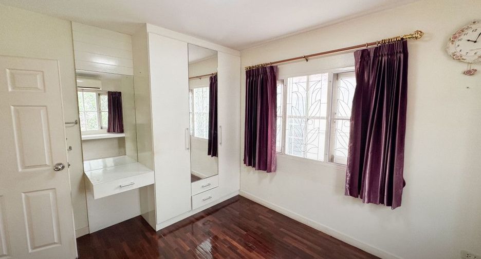 For sale 3 bedrooms house in Saphan Sung, Bangkok