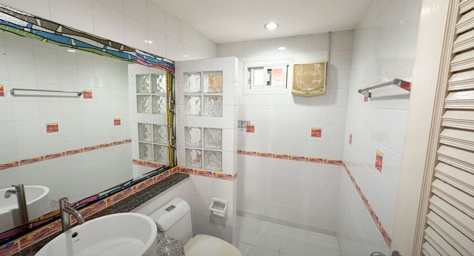 For sale 3 bedrooms house in Saphan Sung, Bangkok