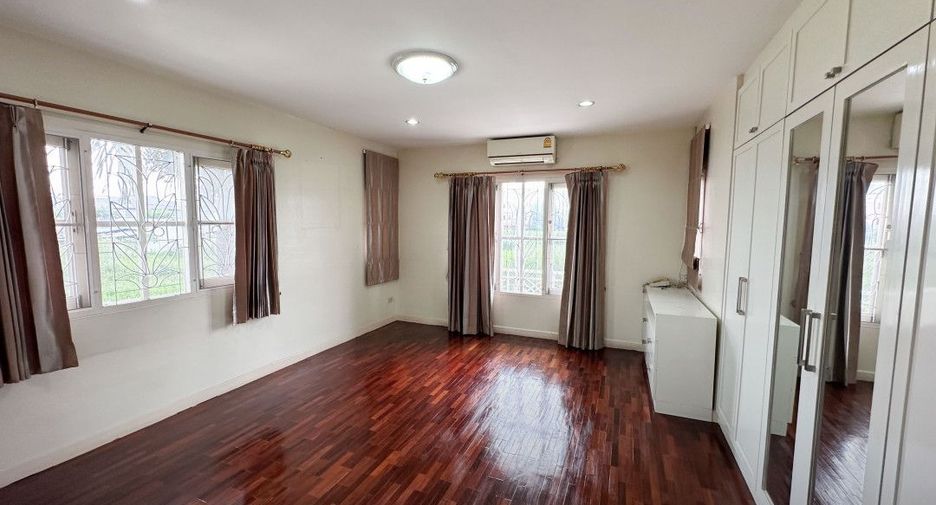 For sale 3 bedrooms house in Saphan Sung, Bangkok
