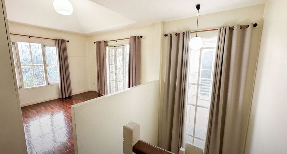 For sale 3 bedrooms house in Saphan Sung, Bangkok
