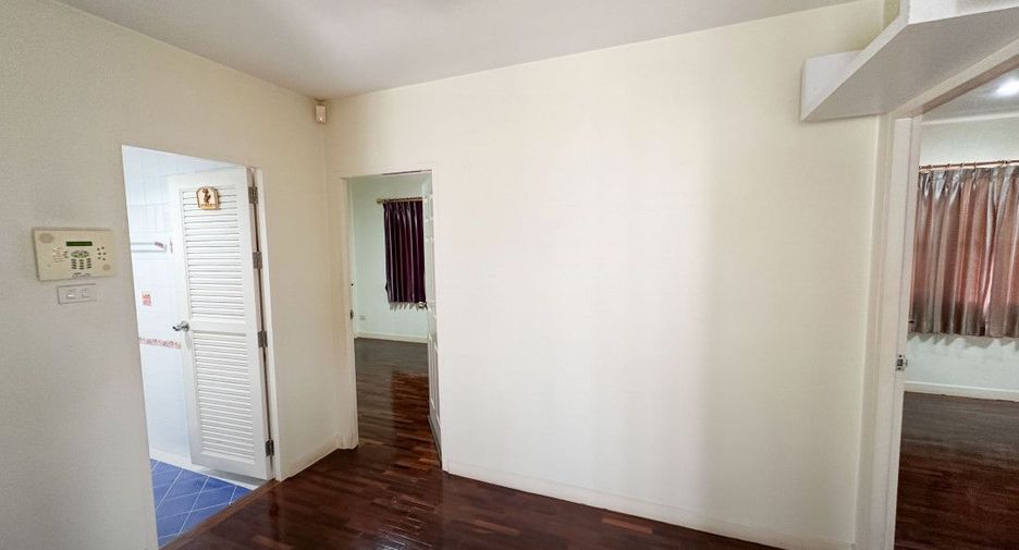 For sale 3 bedrooms house in Saphan Sung, Bangkok