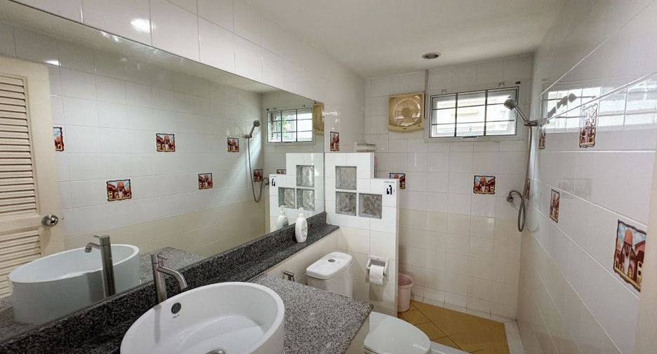 For sale 3 bedrooms house in Saphan Sung, Bangkok
