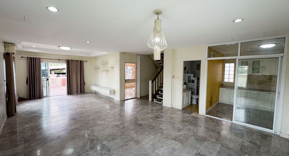 For sale 3 bedrooms house in Saphan Sung, Bangkok